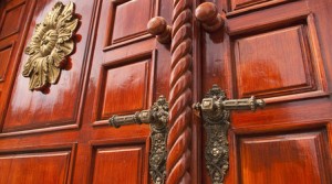 Художественные деревянные двери