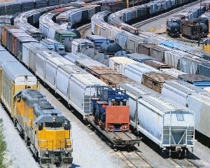 Железнодорожные грузоперевозки: чем они удобны?
