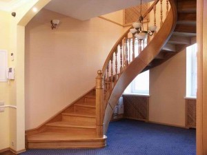 Почему нужно выбирать деревянные лестницы?